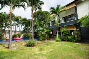 Lush tropical haven - 10 minute walk to Seminyak Beach